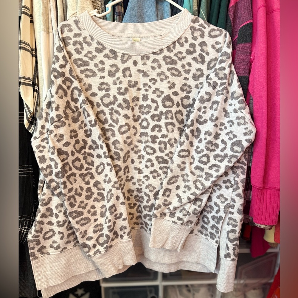 XL GreenTea Light Gray Leopard Crewneck Sweater